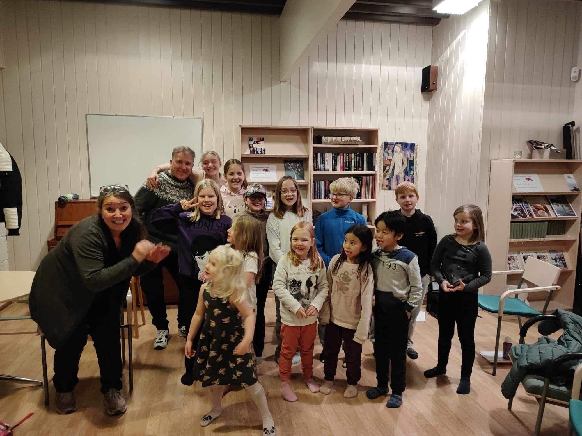 Barn som synger i Storhamar kirke