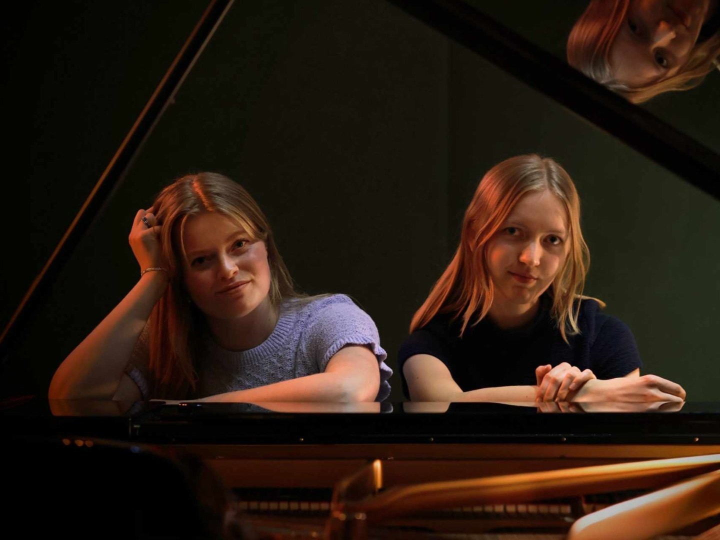 Vi ser sangerne Sofie Weist og Ingrid Sagabraaten