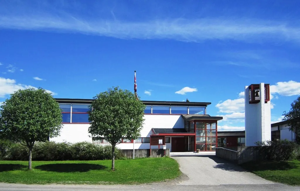 Storhamar kirke utendørs sommerstid